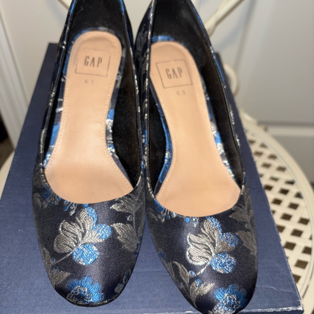 GAP Women's Blue Floral Shoes